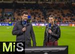 16.04.2025,  Fussball UEFA Championsleague 2024/2025: Viertelfinale Rckspiel, Inter Mailand - FC Bayern Mnchen, im Giuseppe Meazza Stadion (Mailand). li: Michael Ballack, re: Moderatorin Laura Wontorra am Spielfeldrand