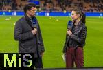 16.04.2025,  Fussball UEFA Championsleague 2024/2025: Viertelfinale Rckspiel, Inter Mailand - FC Bayern Mnchen, im Giuseppe Meazza Stadion (Mailand). li: Michael Ballack, re: Moderatorin Laura Wontorra am Spielfeldrand