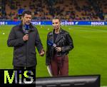 16.04.2025,  Fussball UEFA Championsleague 2024/2025: Viertelfinale Rckspiel, Inter Mailand - FC Bayern Mnchen, im Giuseppe Meazza Stadion (Mailand). li: Michael Ballack, re: Moderatorin Laura Wontorra am Spielfeldrand