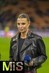 16.04.2025,  Fussball UEFA Championsleague 2024/2025: Viertelfinale Rckspiel, Inter Mailand - FC Bayern Mnchen, im Giuseppe Meazza Stadion (Mailand). Moderatorin Laura Wontorra am Spielfeldrand