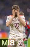 16.04.2025,  Fussball UEFA Championsleague 2024/2025: Viertelfinale Rckspiel, Inter Mailand - FC Bayern Mnchen, im Giuseppe Meazza Stadion (Mailand). Enttuschte Bayern nach dem Ausscheiden, Thomas Mller (FC Bayern Mnchen) bedankt sich mit Trnen in den Augen bei den Fans