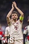 16.04.2025,  Fussball UEFA Championsleague 2024/2025: Viertelfinale Rckspiel, Inter Mailand - FC Bayern Mnchen, im Giuseppe Meazza Stadion (Mailand). Enttuschte Bayern nach dem Ausscheiden, Thomas Mller (FC Bayern Mnchen) bedankt sich mit Trnen in den Augen bei den Fans
