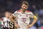 16.04.2025,  Fussball UEFA Championsleague 2024/2025: Viertelfinale Rckspiel, Inter Mailand - FC Bayern Mnchen, im Giuseppe Meazza Stadion (Mailand). Enttuschte Bayern nach dem Ausscheiden, Thomas Mller (FC Bayern Mnchen) bedankt sich mit Trnen in den Augen bei den Fans