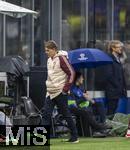16.04.2025,  Fussball UEFA Championsleague 2024/2025: Viertelfinale Rckspiel, Inter Mailand - FC Bayern Mnchen, im Giuseppe Meazza Stadion (Mailand). Sportdirektor Christoph Freund (Bayern Mnchen) nachdenklich 