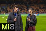 16.04.2025,  Fussball UEFA Championsleague 2024/2025: Viertelfinale Rckspiel, Inter Mailand - FC Bayern Mnchen, im Giuseppe Meazza Stadion (Mailand). li: Michael Ballack, re: Moderatorin Laura Wontorra am Spielfeldrand 