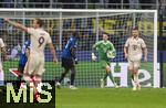16.04.2025,  Fussball UEFA Championsleague 2024/2025: Viertelfinale Rckspiel, Inter Mailand - FC Bayern Mnchen, im Giuseppe Meazza Stadion (Mailand), 2.v.re: Torwart Jonas Urbig (FC Bayern Mnchen) und Eric Dier (FC Bayern Mnchen) 