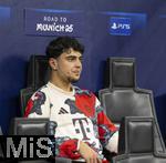 16.04.2025,  Fussball UEFA Championsleague 2024/2025: Viertelfinale Rckspiel, Inter Mailand - FC Bayern Mnchen, im Giuseppe Meazza Stadion (Mailand), Aleksandar Pavlovic (Bayern Mnchen)  auf der Bank.