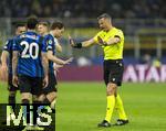 16.04.2025,  Fussball UEFA Championsleague 2024/2025: Viertelfinale Rckspiel, Inter Mailand - FC Bayern Mnchen, im Giuseppe Meazza Stadion (Mailand), re: Schiedsrichter Slavko Vincic (SLO)