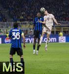 16.04.2025,  Fussball UEFA Championsleague 2024/2025: Viertelfinale Rckspiel, Inter Mailand - FC Bayern Mnchen, im Giuseppe Meazza Stadion (Mailand), v.li: Marcus Thuram (Inter Mailand) gegen Josip Stanisic (Bayern Mnchen) 