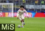 16.04.2025,  Fussball UEFA Championsleague 2024/2025: Viertelfinale Rckspiel, Inter Mailand - FC Bayern Mnchen, im Giuseppe Meazza Stadion (Mailand), Serge Gnabry (FC Bayern Mnchen) am Ball 