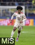 16.04.2025,  Fussball UEFA Championsleague 2024/2025: Viertelfinale Rckspiel, Inter Mailand - FC Bayern Mnchen, im Giuseppe Meazza Stadion (Mailand), Serge Gnabry (FC Bayern Mnchen) am Ball 