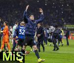 16.04.2025,  Fussball UEFA Championsleague 2024/2025: Viertelfinale Rckspiel, Inter Mailand - FC Bayern Mnchen, im Giuseppe Meazza Stadion (Mailand), Alessandro Bastoni (Inter Mailand) nach dem Spiel jubelnd 
