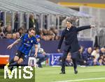 16.04.2025,  Fussball UEFA Championsleague 2024/2025: Viertelfinale Rckspiel, Inter Mailand - FC Bayern Mnchen, im Giuseppe Meazza Stadion (Mailand), Trainer Simone Inzaghi (Inter Mailand) und Hakan Calhanoglu (Inter Mailand) 