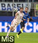 16.04.2025,  Fussball UEFA Championsleague 2024/2025: Viertelfinale Rckspiel, Inter Mailand - FC Bayern Mnchen, im Giuseppe Meazza Stadion (Mailand), v.li: Thomas Mller (FC Bayern Mnchen) gegen Hakan Calhanoglu (Inter Mailand).