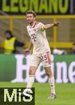 16.04.2025,  Fussball UEFA Championsleague 2024/2025: Viertelfinale Rckspiel, Inter Mailand - FC Bayern Mnchen, im Giuseppe Meazza Stadion (Mailand), Thomas Mller (FC Bayern Mnchen) gibt Anweisungen.