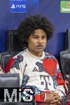 16.04.2025,  Fussball UEFA Championsleague 2024/2025: Viertelfinale Rckspiel, Inter Mailand - FC Bayern Mnchen, im Giuseppe Meazza Stadion (Mailand), Serge Gnabry (FC Bayern Mnchen) nachdenklich 