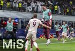 16.04.2025,  Fussball UEFA Championsleague 2024/2025: Viertelfinale Rckspiel, Inter Mailand - FC Bayern Mnchen, im Giuseppe Meazza Stadion (Mailand), Torjubel Harry Kane mit Aleksandar Pavlovic (Bayern Mnchen) 