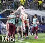 16.04.2025,  Fussball UEFA Championsleague 2024/2025: Viertelfinale Rckspiel, Inter Mailand - FC Bayern Mnchen, im Giuseppe Meazza Stadion (Mailand), Torjubel Harry Kane mit Raphael Guerreiro (FC Bayern Mnchen), Aleksandar Pavlovic (Bayern Mnchen) , Leroy Sane (Bayern Mnchen) 