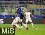 16.04.2025,  Fussball UEFA Championsleague 2024/2025: Viertelfinale Rckspiel, Inter Mailand - FC Bayern Mnchen, im Giuseppe Meazza Stadion (Mailand),  v.li: Harry Kane (FC Bayern Mnchen) gegen Hakan Calhanoglu (Inter Mailand) 