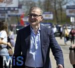 19.04.2025, Fussball 1. Bundesliga 2024/2025, 30. Spieltag, 1.FC Heidenheim - FC Bayern Mnchen, in der Voith-Arena Heidenheim. Vorstandsvorsitzender Jan-Christian Dreesen (FC Bayern Mnchen) ist gut gelaunt

