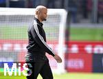 19.04.2025, Fussball 1. Bundesliga 2024/2025, 30. Spieltag, 1.FC Heidenheim - FC Bayern Mnchen, in der Voith-Arena Heidenheim. Trainer Vincent Kompany (FC Bayern Mnchen) nachdenklich.

