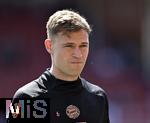19.04.2025, Fussball 1. Bundesliga 2024/2025, 30. Spieltag, 1.FC Heidenheim - FC Bayern Mnchen, in der Voith-Arena Heidenheim. Joshua Kimmich (FC Bayern Mnchen) nachdenklich

