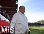 19.04.2025, Fussball 1. Bundesliga 2024/2025, 30. Spieltag, 1.FC Heidenheim - FC Bayern Mnchen, in der Voith-Arena Heidenheim. Sportvorstand Max Eberl (Bayern Mnchen) l.

