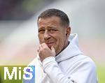 19.04.2025, Fussball 1. Bundesliga 2024/2025, 30. Spieltag, 1.FC Heidenheim - FC Bayern Mnchen, in der Voith-Arena Heidenheim. Sportvorstand Max Eberl (Bayern Mnchen) nachdenklich
