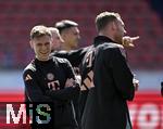 19.04.2025, Fussball 1. Bundesliga 2024/2025, 30. Spieltag, 1.FC Heidenheim - FC Bayern Mnchen, in der Voith-Arena Heidenheim. Joshua Kimmich (FC Bayern Mnchen) lacht


