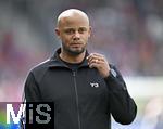 19.04.2025, Fussball 1. Bundesliga 2024/2025, 30. Spieltag, 1.FC Heidenheim - FC Bayern Mnchen, in der Voith-Arena Heidenheim. Trainer Vincent Kompany (FC Bayern Mnchen) nachdenklich.

