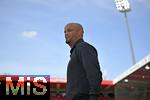 19.04.2025, Fussball 1. Bundesliga 2024/2025, 30. Spieltag, 1.FC Heidenheim - FC Bayern Mnchen, in der Voith-Arena Heidenheim. Trainer Vincent Kompany (FC Bayern Mnchen) 

