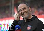 19.04.2025, Fussball 1. Bundesliga 2024/2025, 30. Spieltag, 1.FC Heidenheim - FC Bayern Mnchen, in der Voith-Arena Heidenheim. Trainer Frank Schmidt (1. FC Heidenheim 1846) ist zufrieden

