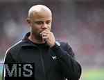 19.04.2025, Fussball 1. Bundesliga 2024/2025, 30. Spieltag, 1.FC Heidenheim - FC Bayern Mnchen, in der Voith-Arena Heidenheim. Trainer Vincent Kompany (FC Bayern Mnchen) nachdenklich.

