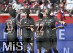 19.04.2025, Fussball 1. Bundesliga 2024/2025, 30. Spieltag, 1.FC Heidenheim - FC Bayern Mnchen, in der Voith-Arena Heidenheim. Die Bayern bejubeln das 0:1 von Harry Kane (FC Bayern Mnchen) v.l. Kingsley Coman (FC Bayern Mnchen), Aleksandar Pavlovic (Bayern Mnchen) , Raphael Guerreiro (FC Bayern Mnchen) und Harry Kane (FC Bayern Mnchen) 

