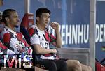 19.04.2025, Fussball 1. Bundesliga 2024/2025, 30. Spieltag, 1.FC Heidenheim - FC Bayern Mnchen, in der Voith-Arena Heidenheim. Min-jae Kim (Bayern Mnchen, Minjae Kim) auf der Ersatzbank.

