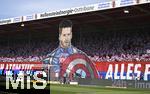 19.04.2025, Fussball 1. Bundesliga 2024/2025, 30. Spieltag, 1.FC Heidenheim - FC Bayern Mnchen, in der Voith-Arena Heidenheim. Choreografie

