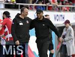 19.04.2025, Fussball 1. Bundesliga 2024/2025, 30. Spieltag, 1.FC Heidenheim - FC Bayern Mnchen, in der Voith-Arena Heidenheim. v.l. Trainer Frank Schmidt (1. FC Heidenheim 1846) und Trainer Vincent Kompany (FC Bayern Mnchen) haben sichtlich Spass 

