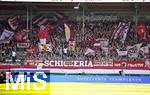 19.04.2025, Fussball 1. Bundesliga 2024/2025, 30. Spieltag, 1.FC Heidenheim - FC Bayern Mnchen, in der Voith-Arena Heidenheim. Die Schickeria die Bayern Fans feuern die Mannschaft an

