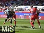 19.04.2025, Fussball 1. Bundesliga 2024/2025, 30. Spieltag, 1.FC Heidenheim - FC Bayern Mnchen, in der Voith-Arena Heidenheim. Harry Kane (FC Bayern Mnchen) mit Torchance


