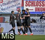 19.04.2025, Fussball 1. Bundesliga 2024/2025, 30. Spieltag, 1.FC Heidenheim - FC Bayern Mnchen, in der Voith-Arena Heidenheim. v.l. Raphael Guerreiro (FC Bayern Mnchen), Konrad Laimer (FC Bayern Mnchen), Kingsley Coman (FC Bayern Mnchen) und Harry Kane (FC Bayern Mnchen) jubeln ber das 0:3

