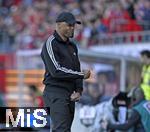 19.04.2025, Fussball 1. Bundesliga 2024/2025, 30. Spieltag, 1.FC Heidenheim - FC Bayern Mnchen, in der Voith-Arena Heidenheim. Trainer Vincent Kompany (FC Bayern Mnchen) jubelt und ballt die Faust.


