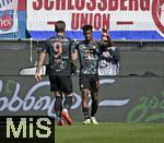 19.04.2025, Fussball 1. Bundesliga 2024/2025, 30. Spieltag, 1.FC Heidenheim - FC Bayern Mnchen, in der Voith-Arena Heidenheim. v.l. Harry Kane (FC Bayern Mnchen) und Kingsley Coman (FC Bayern Mnchen) jubeln.

