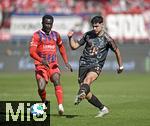 19.04.2025, Fussball 1. Bundesliga 2024/2025, 30. Spieltag, 1.FC Heidenheim - FC Bayern Mnchen, in der Voith-Arena Heidenheim. v.l. Sirlord Conteh (1.FC Heidenheim) gegen Aleksandar Pavlovic (Bayern Mnchen)  

