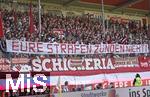 19.04.2025, Fussball 1. Bundesliga 2024/2025, 30. Spieltag, 1.FC Heidenheim - FC Bayern Mnchen, in der Voith-Arena Heidenheim. Eure Strafen znden nicht! Bayern Fans mit Banner

