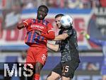 19.04.2025, Fussball 1. Bundesliga 2024/2025, 30. Spieltag, 1.FC Heidenheim - FC Bayern Mnchen, in der Voith-Arena Heidenheim. v.l. Sirlord Conteh (1.FC Heidenheim) gegen Eric Dier (FC Bayern Mnchen) 

