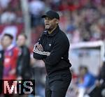 19.04.2025, Fussball 1. Bundesliga 2024/2025, 30. Spieltag, 1.FC Heidenheim - FC Bayern Mnchen, in der Voith-Arena Heidenheim. Trainer Vincent Kompany (FC Bayern Mnchen) schreit

