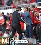 19.04.2025, Fussball 1. Bundesliga 2024/2025, 30. Spieltag, 1.FC Heidenheim - FC Bayern Mnchen, in der Voith-Arena Heidenheim. Trainer Vincent Kompany (FC Bayern Mnchen) und Sportdirektor Christoph Freund (Bayern Mnchen) freuen sich,

