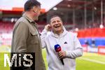 19.04.2025, Fussball 1. Bundesliga 2024/2025, 30. Spieltag, 1.FC Heidenheim - FC Bayern Mnchen, in der Voith-Arena Heidenheim. Sportvorstand Max Eberl (Bayern Mnchen) lachend beim SKY-Interview.