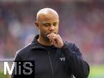 19.04.2025, Fussball 1. Bundesliga 2024/2025, 30. Spieltag, 1.FC Heidenheim - FC Bayern Mnchen, in der Voith-Arena Heidenheim. Trainer Vincent Kompany (FC Bayern Mnchen) nachdenklich 