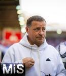 19.04.2025, Fussball 1. Bundesliga 2024/2025, 30. Spieltag, 1.FC Heidenheim - FC Bayern Mnchen, in der Voith-Arena Heidenheim. Sportvorstand Max Eberl (Bayern Mnchen) nachdenklich beim SKY-Interview. 